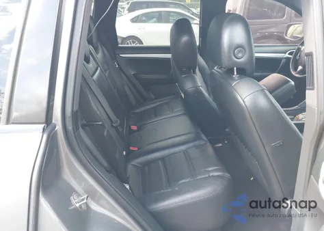 2010 Porsche Cayenne z USA, uszkodzony, nr VIN WP1AA2AP0ALA05321